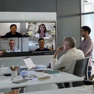 Virtual meeting with screen in a meeting room
